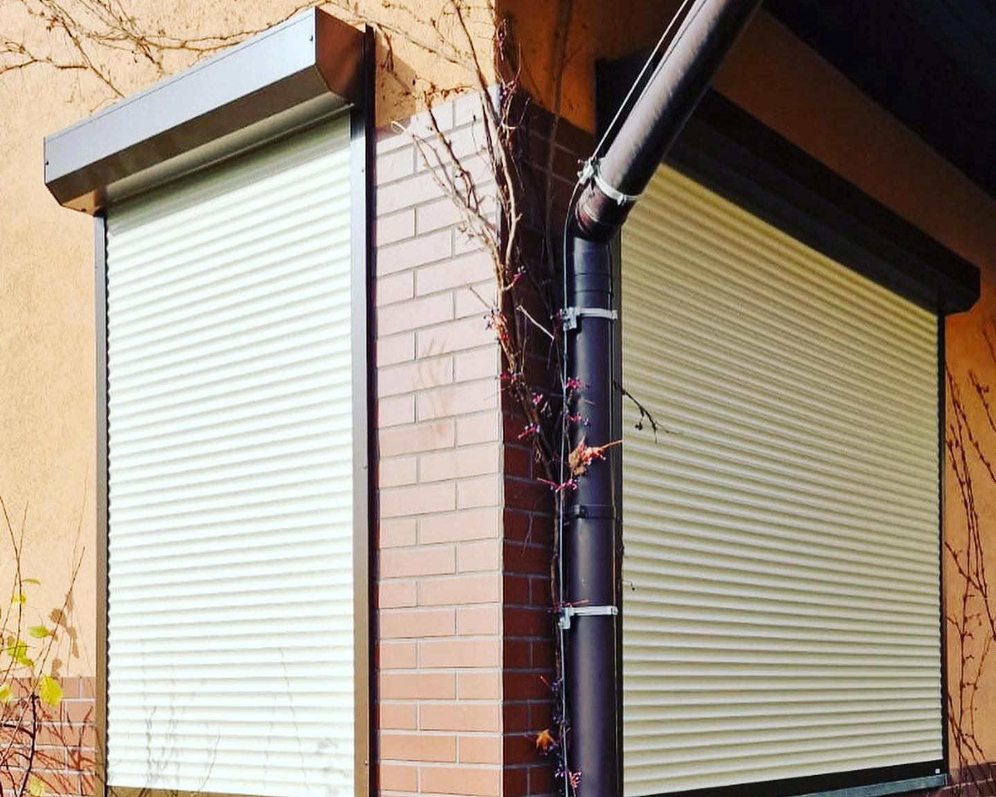 Montaż rolet natynkowych na dużym tarasie